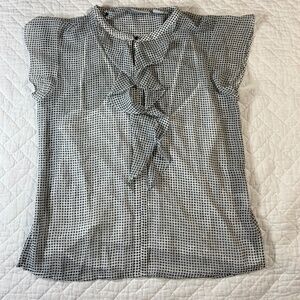 Liz Claiborne Women’s Blouse Size Small White Black Dot Ruffle Front (G17)